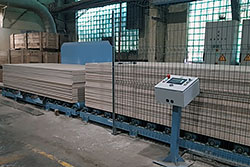 На комбинате «Свеза» в Костроме автоматизирован процесс загрузки пачек древесно-стружечных плит