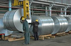 RUSAL � 2000 � �������� 100 ��� � ������ � �������.